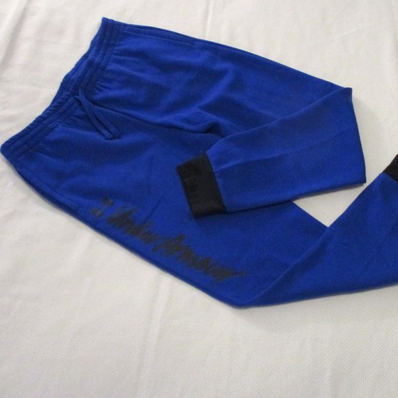 UNDER ARMOUR RIVAL FLEECE SCRIPT JOGGERS – YXL – LOOSE FIT - Picture 6 of 14